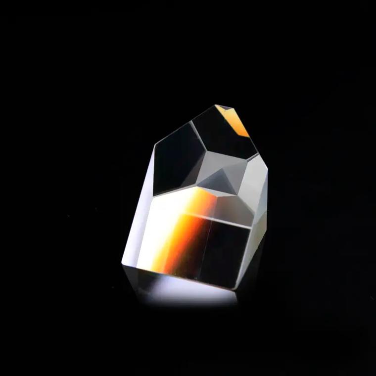 南陽晶亮光電精密棱鏡 0.5毫米尺寸的微觀光學杰作